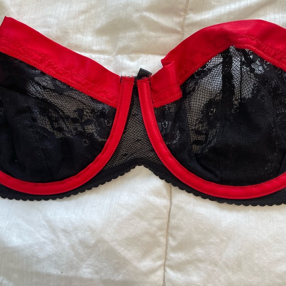 NWT Victoria’s Secret Blank and Red Lace Balconet Bra 36C - Picture 8 of 11